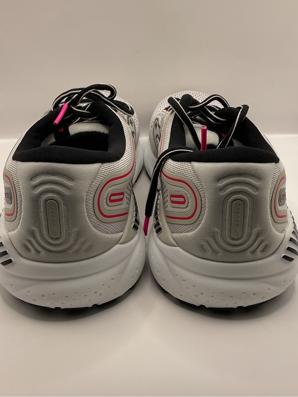 Brooks Womens Ariel GTS 23 Road Running Shoes in Grey, Black and Pink Size 9 - Picture 4 of 12